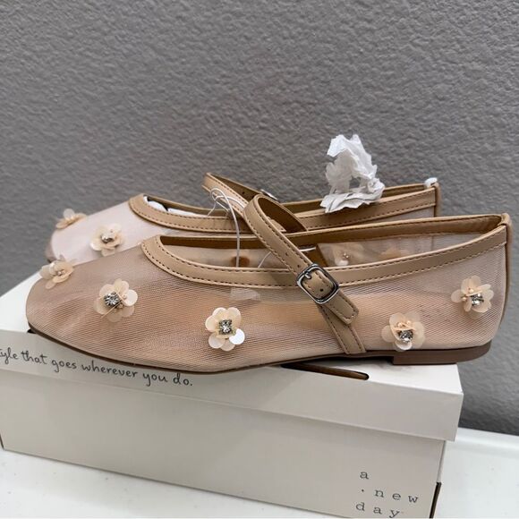Mary Jane Shoes Size 8 Cream Floral Embellished Flats Memory Foam - Picture 1 of 9